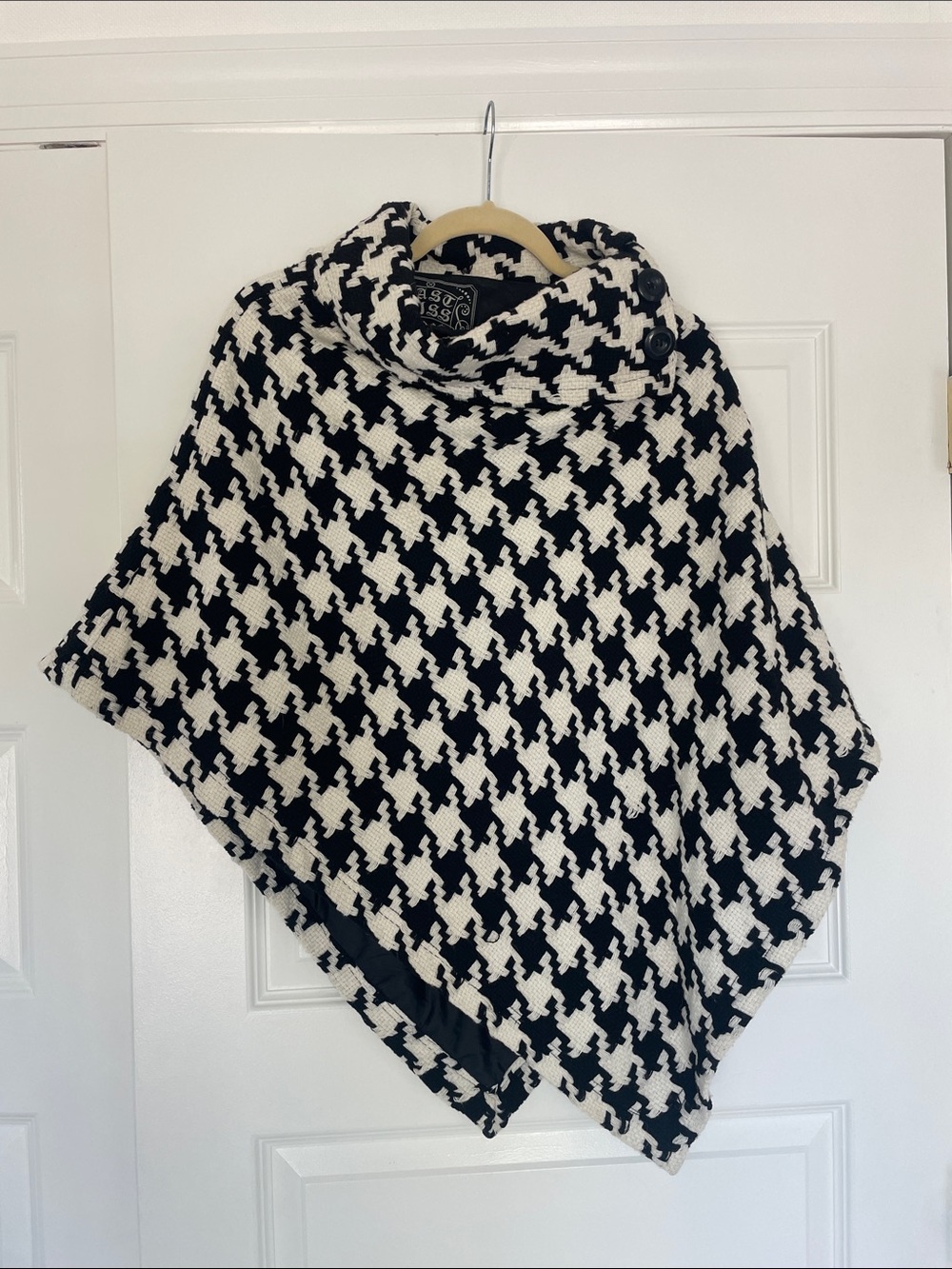 last kiss Black & White Houndstooth Poncho Sweater